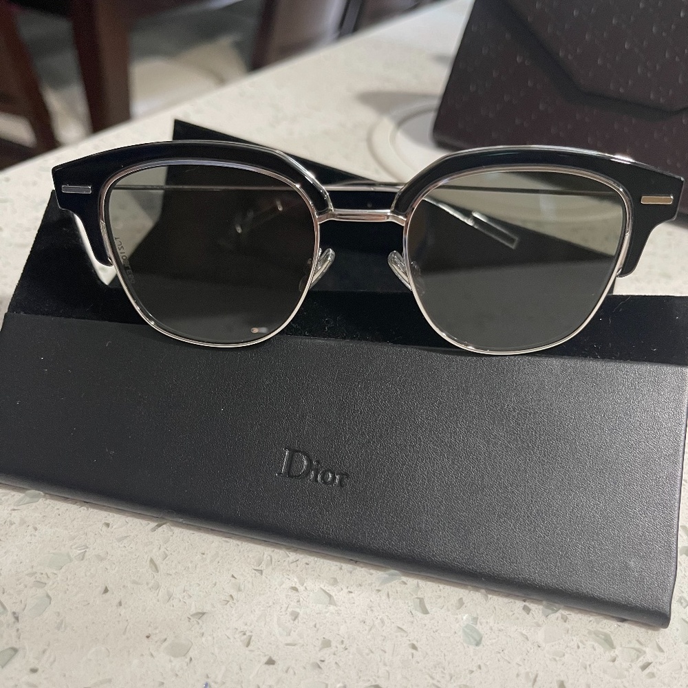 DIOR